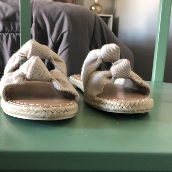 Size 8 1/2 women’s fashionable sandals. - Picture 4 of 8